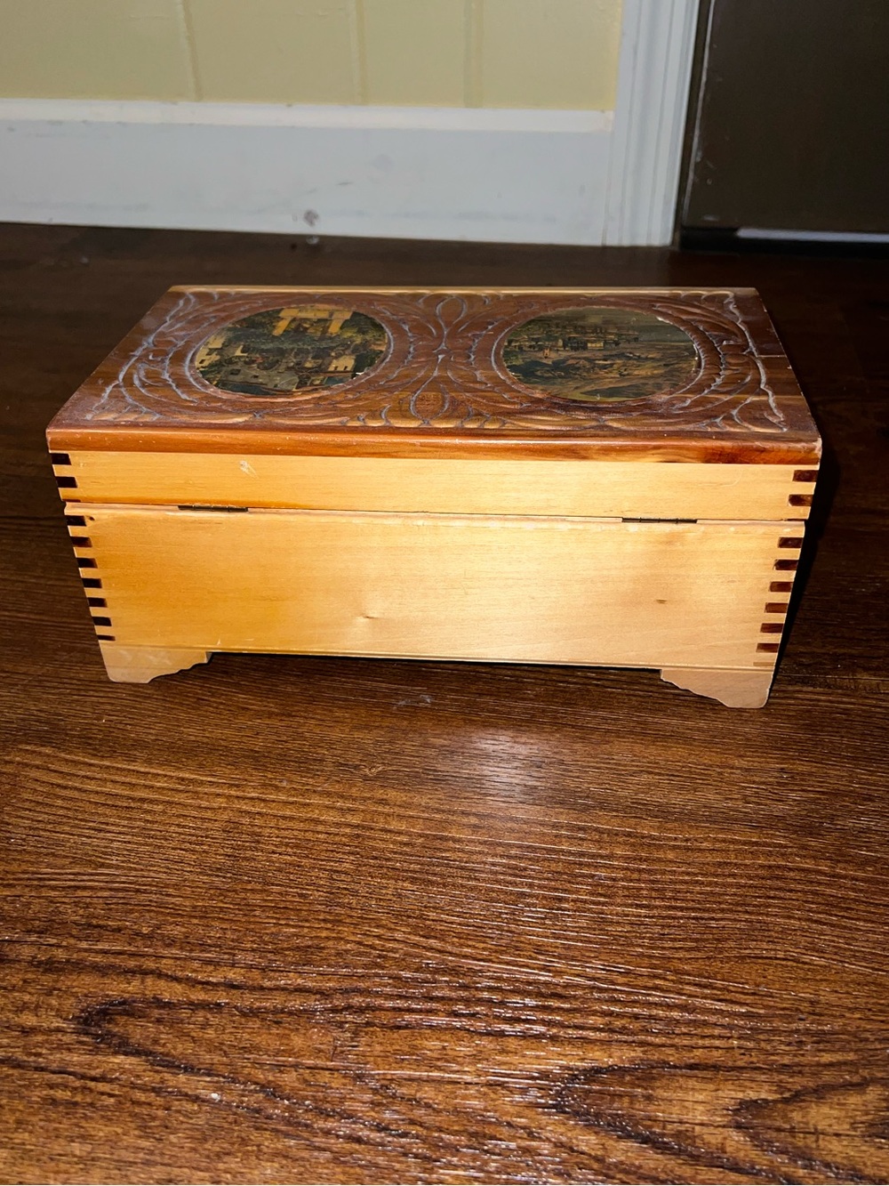 Vintage 1930s Carved Cedar Wood Mediterranean Storage/ Jewelry Box with Mirror - Picture 5 of 11